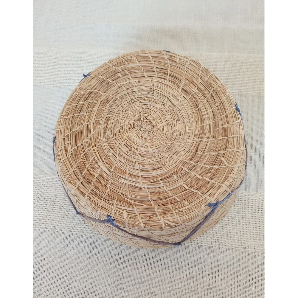 VTG Raffia Flower Embellished Straw Covered Round Basket